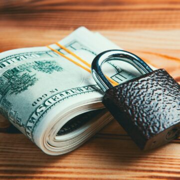 wad of money with a padlock: What you can save with energy recovery ventilation